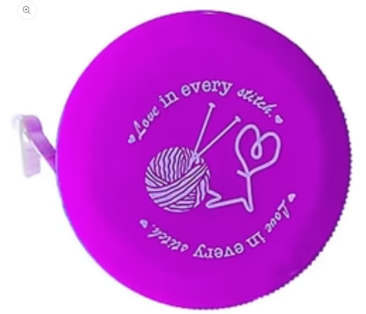 Ruban à  mesurer rétractable ' love is in every stitch'